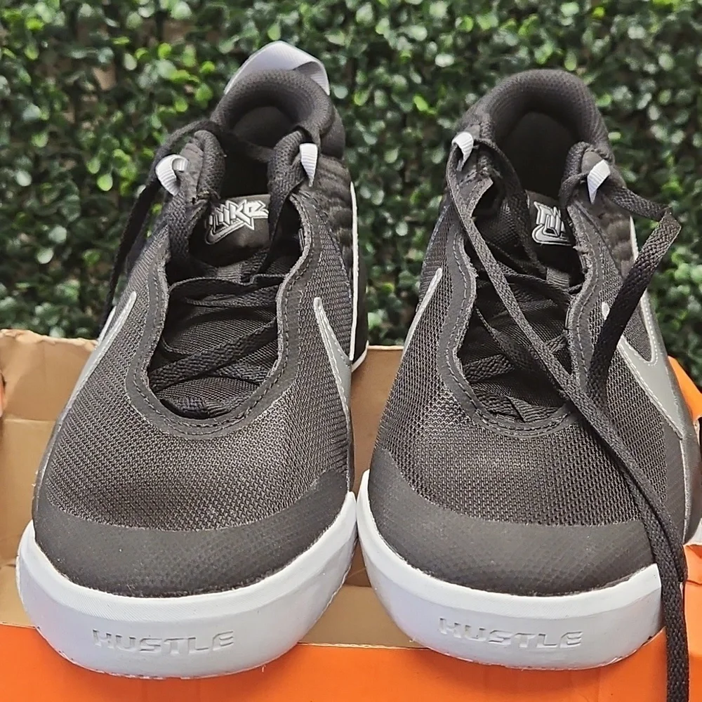 Nike Team Hustle D 10